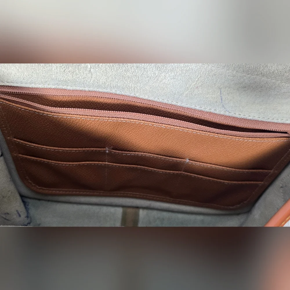 VINTAGE Dooney & Bourke A7-128540 Classic Leather Crossbody Bag Purse Tan Brown - Picture 10 of 16